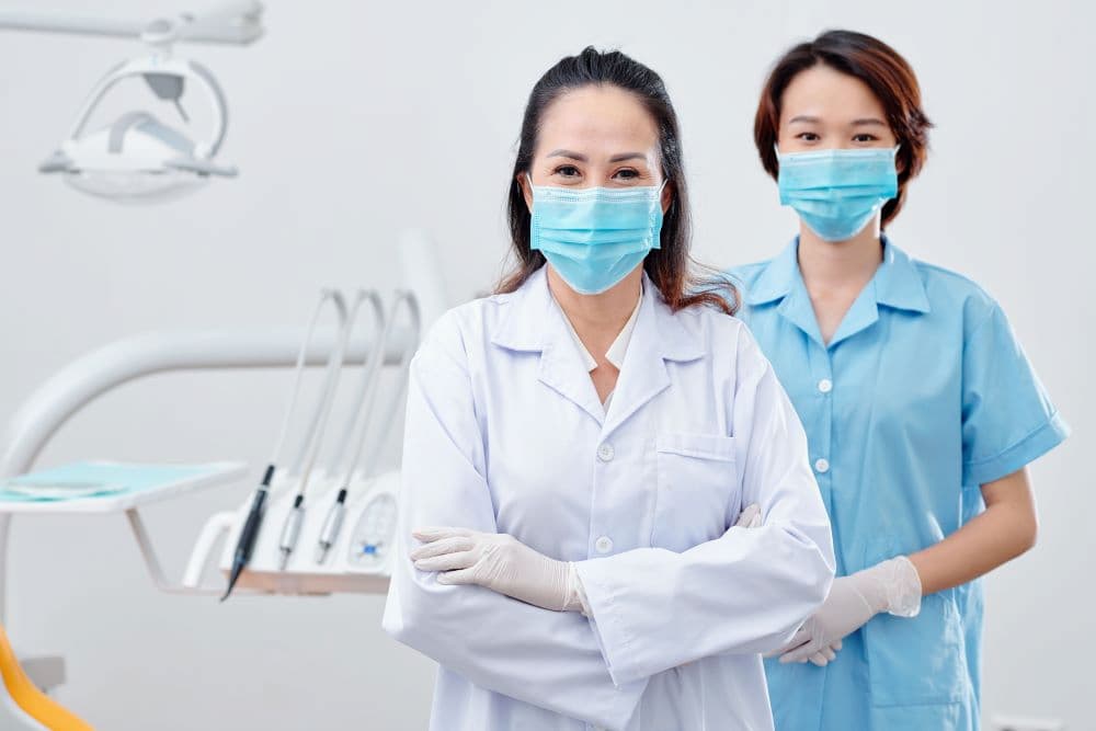 dentist-and-nurse-in-medical-masks-7489FYN (1)
