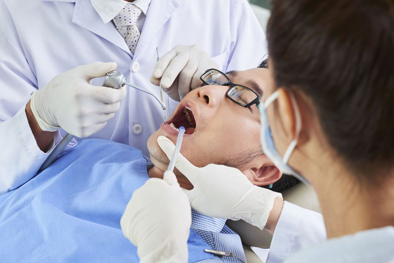 Read more about the article 植牙要抽神經嗎？植牙根管治療，其實大不同