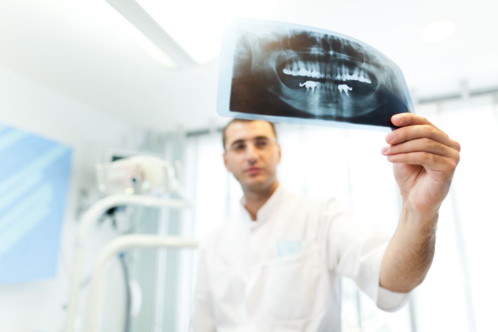 young doctor dentist man in white uniform standing ZWF4TD2 1