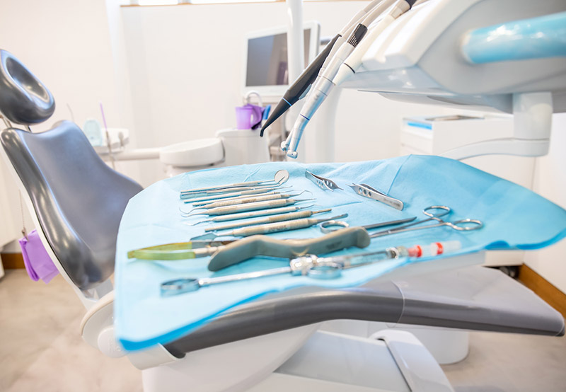 dental-tools-on-table